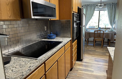 Bremerton Apartment | Waterfront PNW 2BD Cottage - Rare Sandy Beach, Home Office & Mt Rainier Views