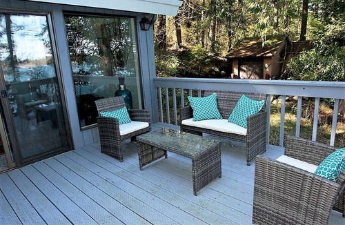 Lummi Island House | Waterfront Retreat w/Access to Swim Lake