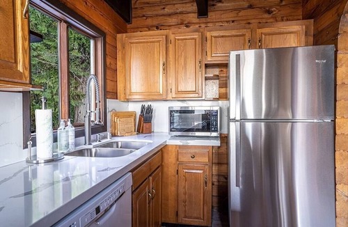 Longbranch House | Waterfront Retreat with Mt. Rainier Views+Hot tub