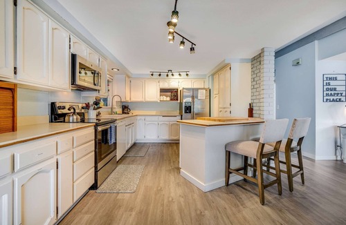 Dunes City House | Waterfront retreat with lake views & private hot tub