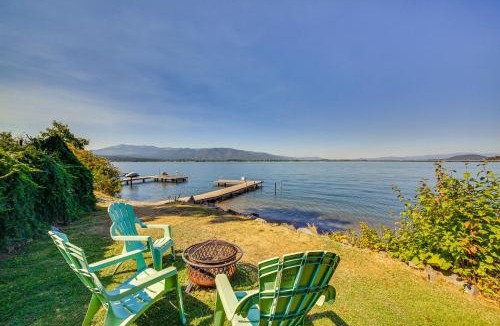 Sandpoint House | Waterfront Sagle Retreat with Hot Tub and Fireplace