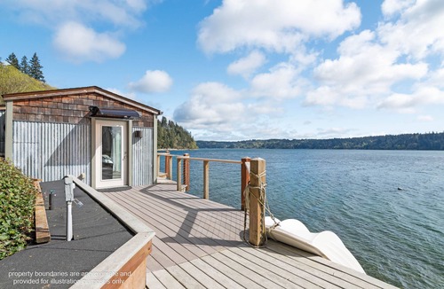Gig Harbor Apartment | Waterfront Studio Apartment. Perfect for work or play.