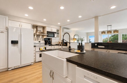 Lagoon Point House | Waterfront sunsets | Beach access | Fenced yard