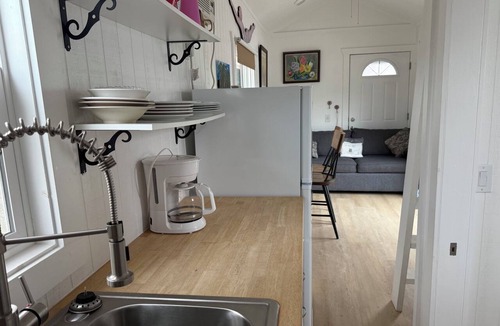 Republic Cabin | Waterfront Tiny Home on Curlew Lake w/Loft Queen + A/C at Tiffanys Resort