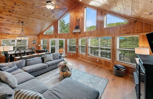 Flat Hollow Marina Cabin | Waters Edge Lakefront w/Kayaks, Fire Pit and Dock