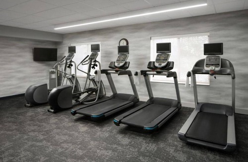 Five Oaks House | we offers an ideal setting for both business and leisure.