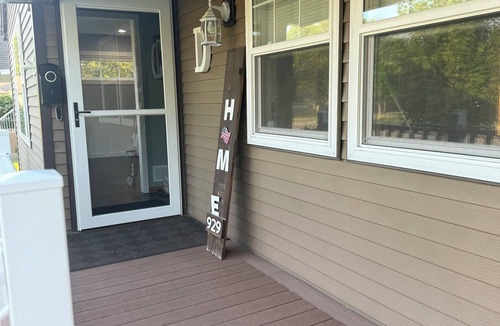 Grafton House | Weekend Escape- Cozy 2BR with Patio