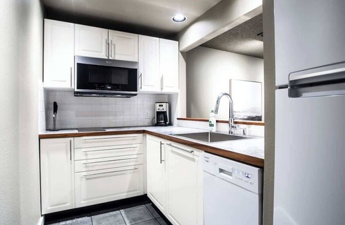 Glacier Condo | Weekend Escape-Pets OK,Wood Burning Fireplace