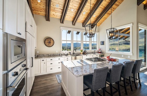Chelan House | Welcome to Bailey's Barn at The Lookout at Lake Chelan