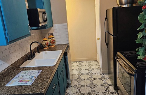 Clinton Township House | Welcome to, Days Inn Paradise located in Clinton Townshipship Michigan.