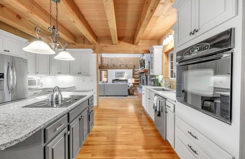 Cross Plains House | Welcome to 'Logging Off' our stunning Log Cabin 35 mins from Downtown Nashville