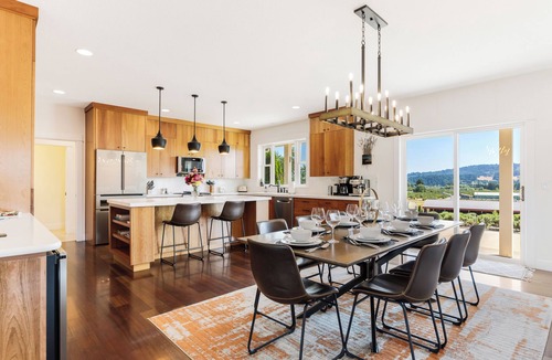 Newberg House | Welcome to Oz: A Vibrant Estate with Hot Tub!
