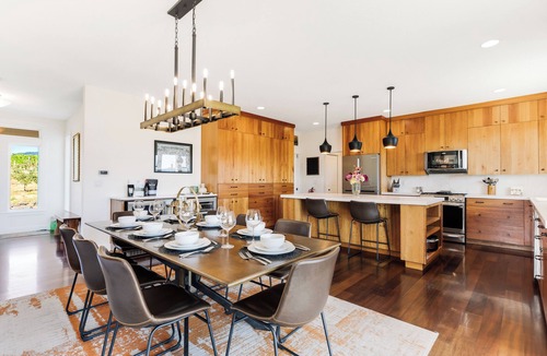 Newberg House | Welcome to Oz: A Vibrant Estate with Hot Tub!