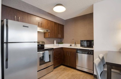 Reno/Tahoe Airport Hotel | Welcome to Paradise! 3 Breathtaking Units, Close to Nevada Historical Society!