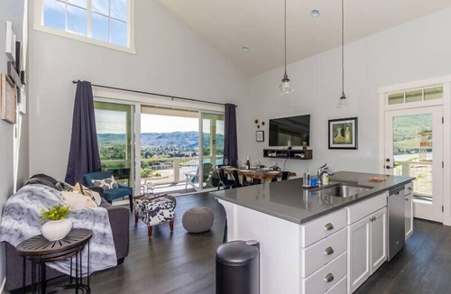 Chelan House | Welcome to Rose All Day and Wine Not at The Lookout at Lake Chelan