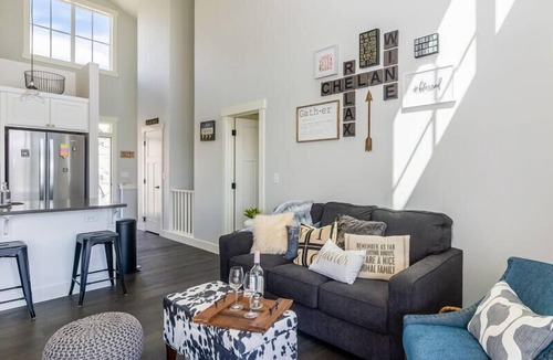 Chelan House | Welcome to Rose All Day and Wine Not at The Lookout at Lake Chelan