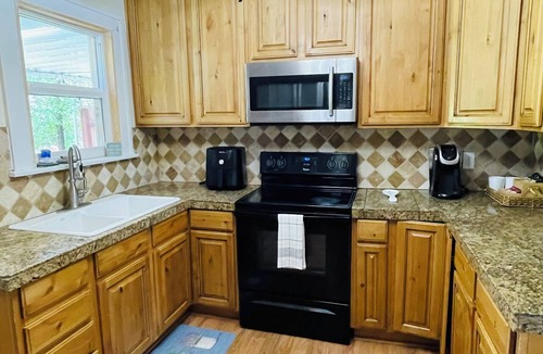 Pocatello House | Welcome to the Rosemary and Honeybee cottage in Pocatello, Idaho ! 🌲