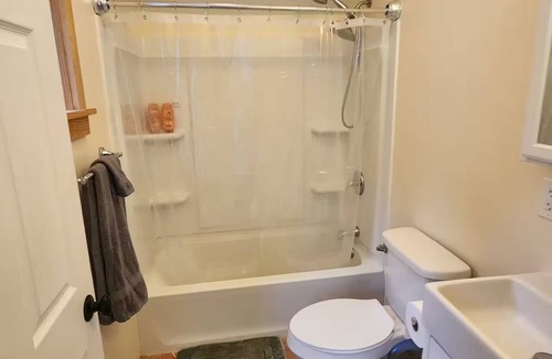 Sandpoint Apartment | Welcoming 1-bedroom apartment in the woods with AC in charming Sagle,