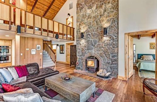Black Butte Ranch House | Welcoming Lodge-Style Home Perfect for Family Gatherings