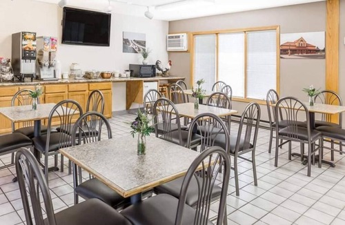Atlantic Hotel | Welcoming Room w/Kitchenette and BBQ Grill Near Downtown – Ideal for Business