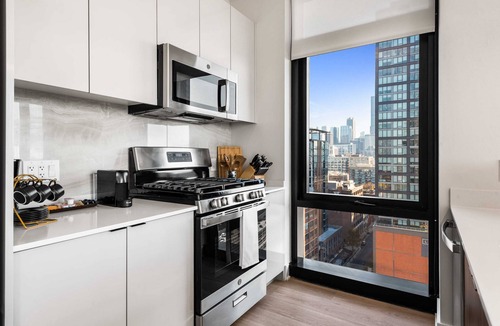 West Loop Apartment | West Loop Balconied 2BR for Upscale Tours