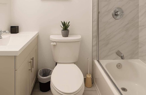 West Loop Apartment | West Loop Living – Bright 1BR