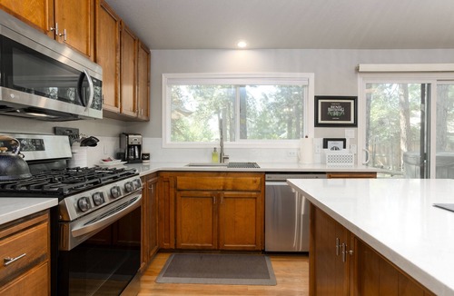 Westbrook Meadows House | West Side on Road to Mountain & Biking │Hot Tub │Tucked in the Pines