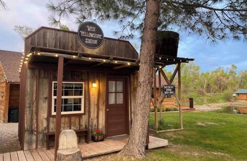 Ririe Apartment | West Yellowstone Station At Mountain River Ranch