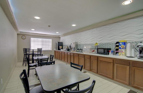 Centerville Hotel | Westbridge Inn & Suites