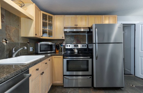 River West Cottage | Westside Cottage │Fenced Yards │Hot Tub │One Block to Galveston │Guest Favorite