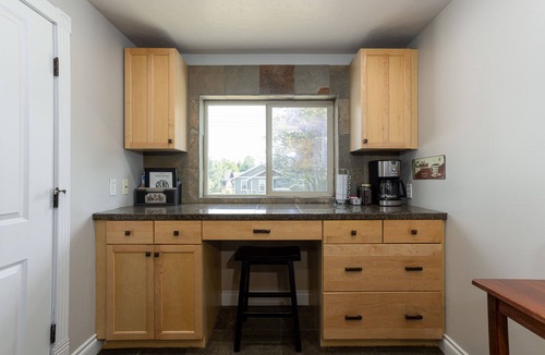 River West Cottage | Westside Cottage │Fenced Yards │Hot Tub │One Block to Galveston │Guest Favorite