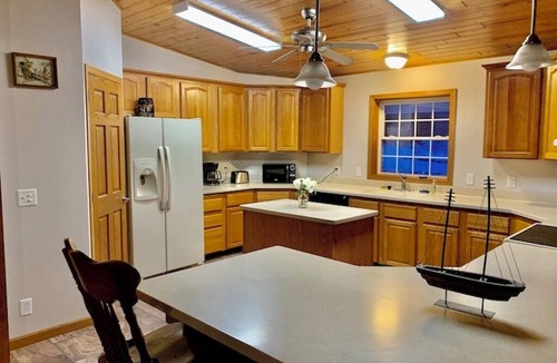 Harpers Ferry Cabin | Wexford Hollow. 6 Bedroom Cabin W/Pool & Hot Tub