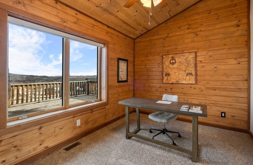 Livingston House | Wheatgrass Guest Cabin - Wonderful log cabin located just east of Livingston!