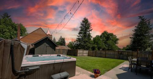 South Perry District House | Where the Cool Kids Stay Hot Tub Perry