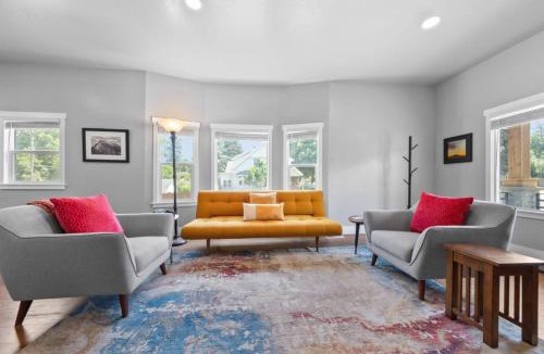 South Perry District House | Where the Cool Kids Stay Hot Tub Perry