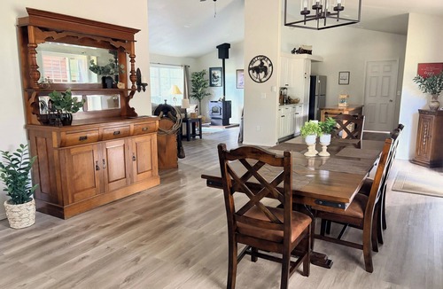 Comeback Bay House | Where the Mountains Meet the Lake-Sagle