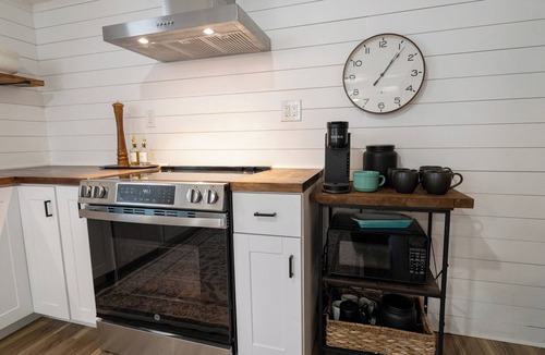 Garden District Cottage | Where We Roam Cottage - Walk to Downtown & Lake