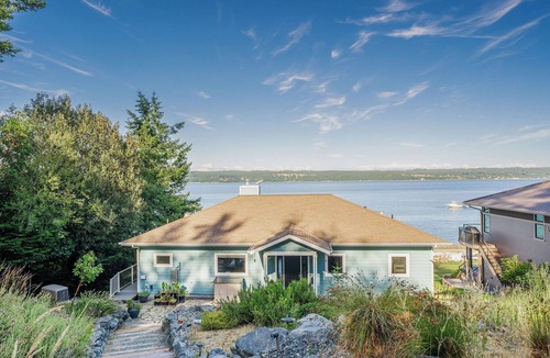 Coupeville House | Whidbey Island No-Bank Waterfront Beach House
