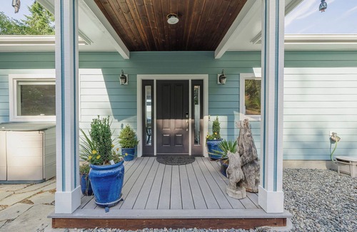 Coupeville House | Whidbey Island No-Bank Waterfront Beach House