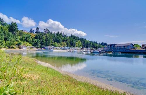 Lagoon Point House | Whidbey Island Oasis: Walk to Beach, Hot Tub, View