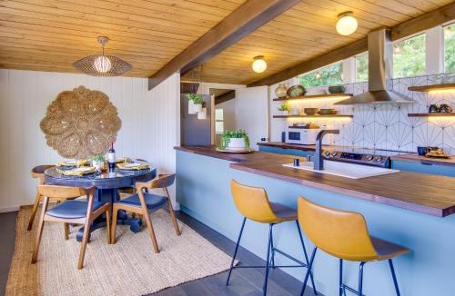 Lagoon Point House | Whidbey Island Oasis: Walk to Beach, Hot Tub, View