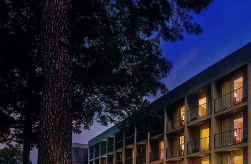 Olive Branch Hotel | Whispering Woods Hotel & Conference Center