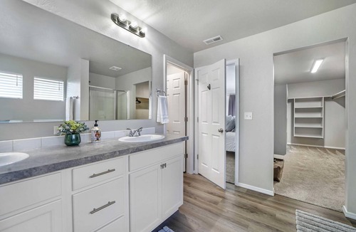 Twin Falls House | "White Tail Castle" NEW! Sleeps 12 comfortably