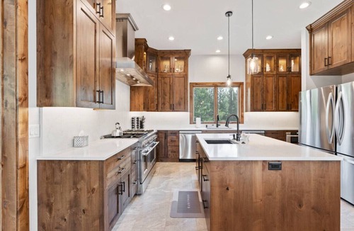 Island Park House | White Wolf Lodge | Luxe Estate Sleeps 22, Hot Tub, Game Room, & More!