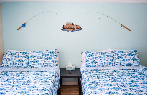 Whitehall Hotel | Whitehall Cottages Boutique Motel - 2 Full Beds