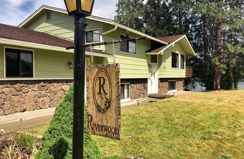 Kettle Falls House | Whole house with four bedrooms, laundry room, hot tub, living and dining room.