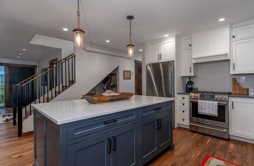 Victor House | Wild Mustang: Great for Large Groups, Lots of Space Inside & Out, Views, Pet Friendly