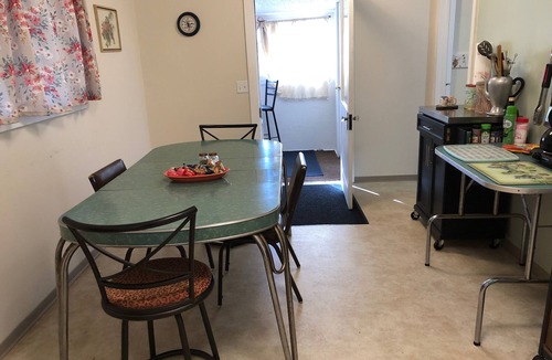Cave Junction Cottage | Wildlife Preserve, Country Cottage, Spacious