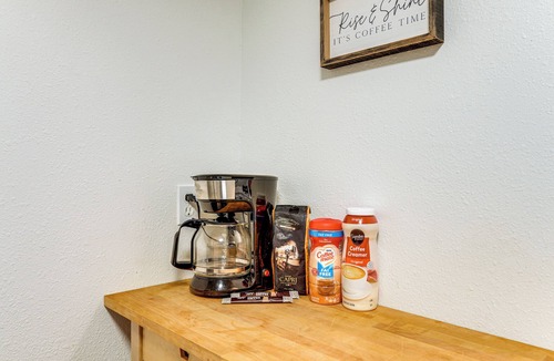 West Stayton House | Willamette Valley Home on Working Horse Farm!