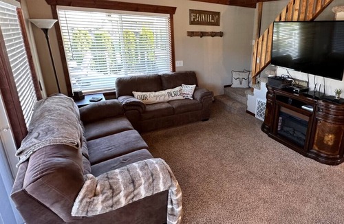 Sunland Estates House | Williwaw 1 bed 1 bath near The Gorge Amphitheatre